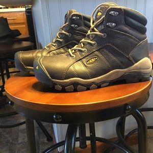 Keen composite toe boots size 8
